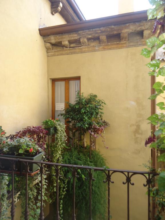 Protezione Della Giovane - Female Hostel Verona Eksteriør bilde